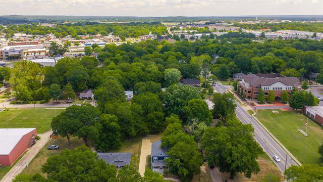 514 Center Street, Conway, AR 72034