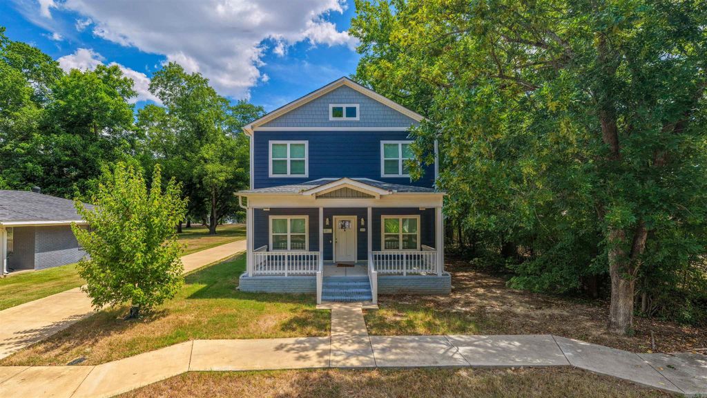 514 Center Street, Conway, AR 72034