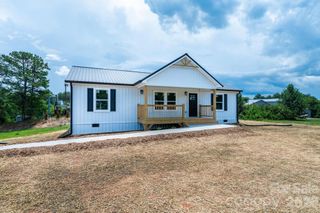 2059 Bailey Drive, Hickory, NC 28601