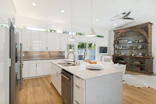 8820 Eustis Avenue, Dallas, TX 75218