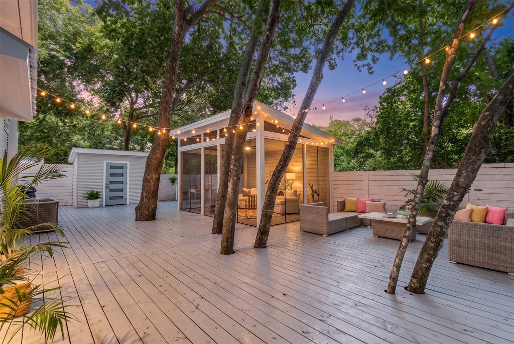 8820 Eustis Avenue, Dallas, TX 75218