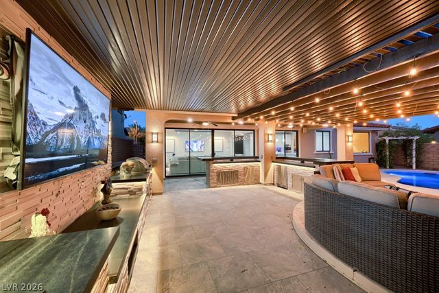 607 Highland Bluff Way, Las Vegas, NV 89138