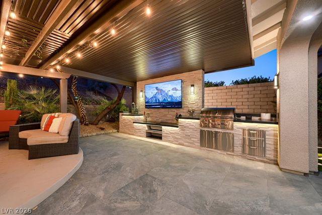 607 Highland Bluff Way, Las Vegas, NV 89138