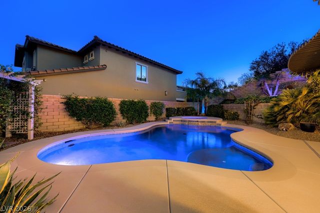 607 Highland Bluff Way, Las Vegas, NV 89138
