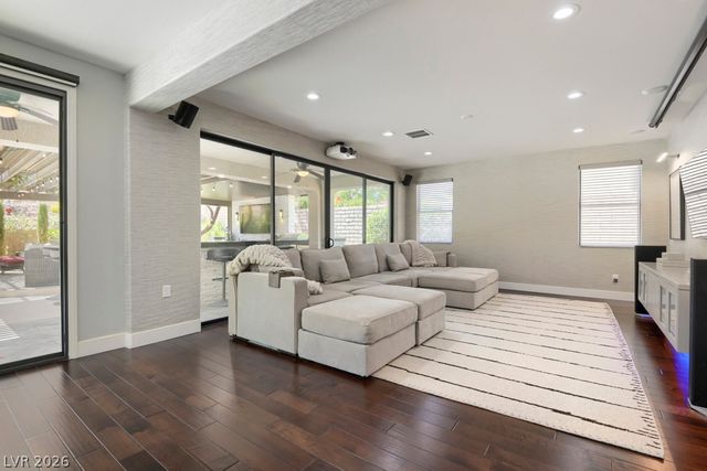 607 Highland Bluff Way, Las Vegas, NV 89138