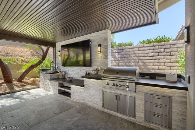 607 Highland Bluff Way, Las Vegas, NV 89138