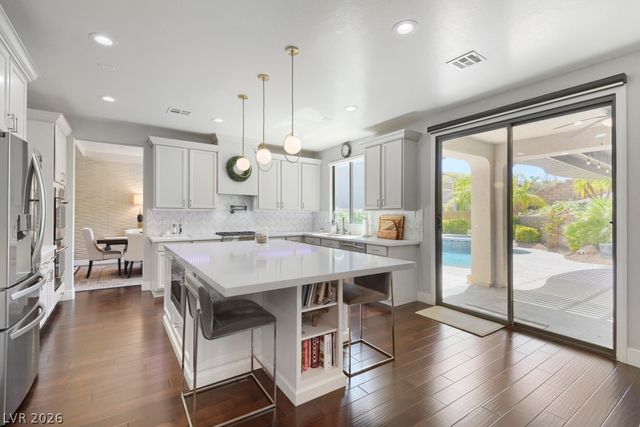 607 Highland Bluff Way, Las Vegas, NV 89138