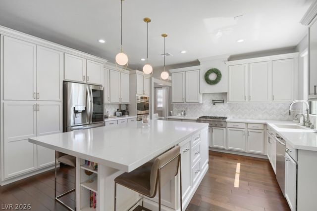 607 Highland Bluff Way, Las Vegas, NV 89138