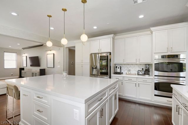 607 Highland Bluff Way, Las Vegas, NV 89138