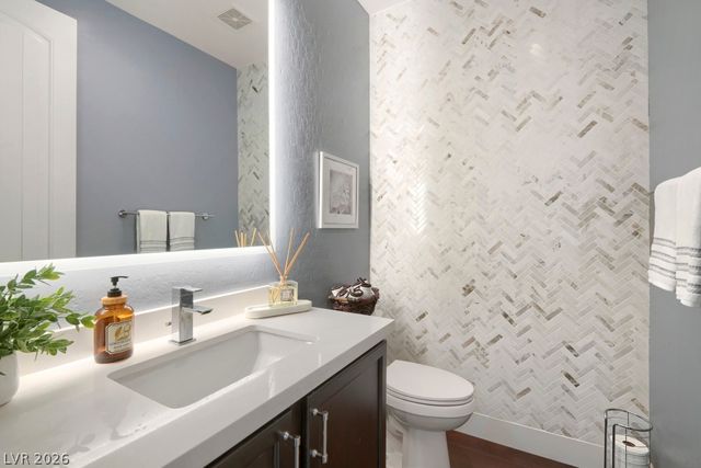 607 Highland Bluff Way, Las Vegas, NV 89138