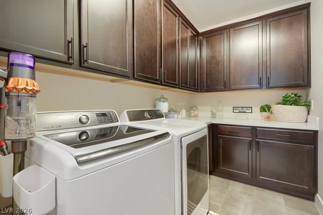 607 Highland Bluff Way, Las Vegas, NV 89138