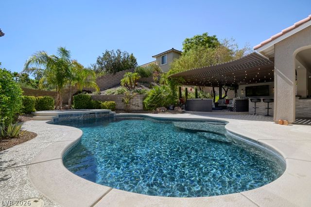 607 Highland Bluff Way, Las Vegas, NV 89138