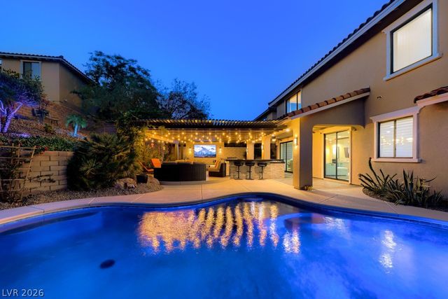 607 Highland Bluff Way, Las Vegas, NV 89138