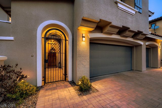 607 Highland Bluff Way, Las Vegas, NV 89138