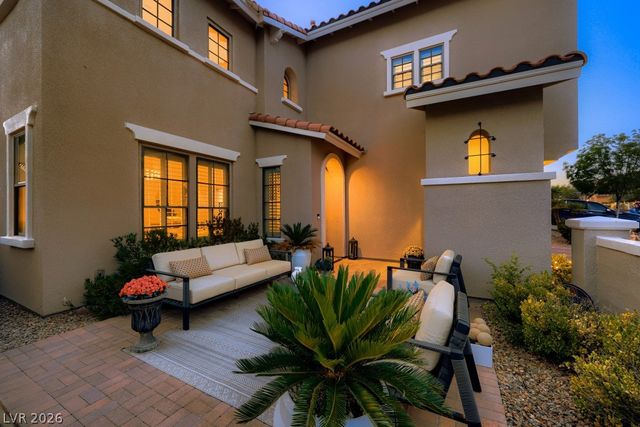 607 Highland Bluff Way, Las Vegas, NV 89138