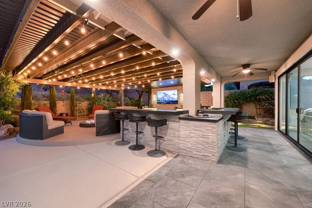607 Highland Bluff Way, Las Vegas, NV 89138