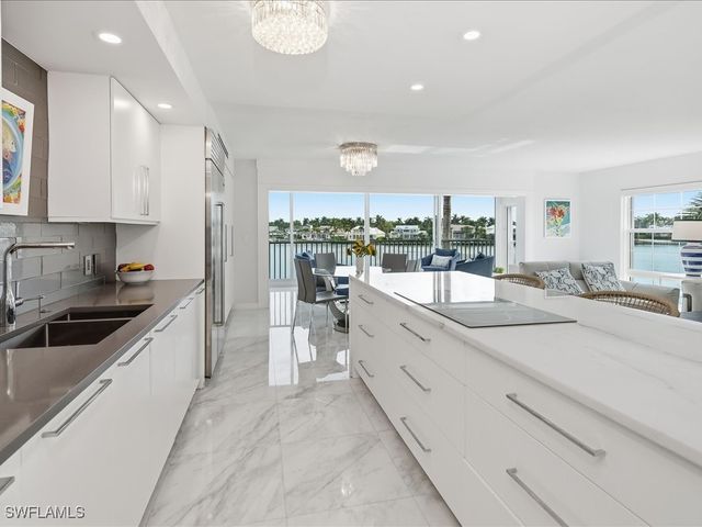 2750 Gulf Shore BLVD N 204, Naples, FL 34103