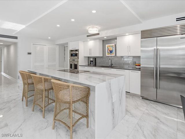 2750 Gulf Shore BLVD N 204, Naples, FL 34103