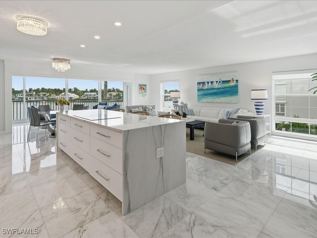 2750 Gulf Shore BLVD N 204, Naples, FL 34103