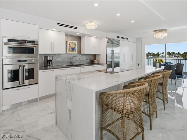 2750 Gulf Shore BLVD N 204, Naples, FL 34103