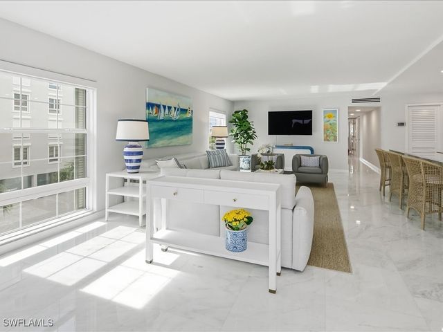 2750 Gulf Shore BLVD N 204, Naples, FL 34103