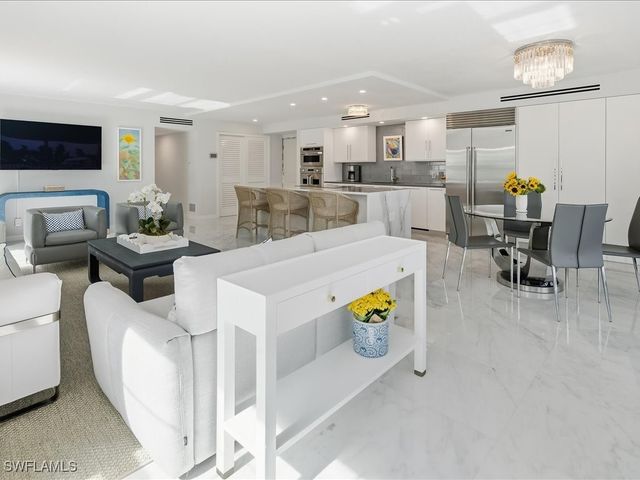 2750 Gulf Shore BLVD N 204, Naples, FL 34103