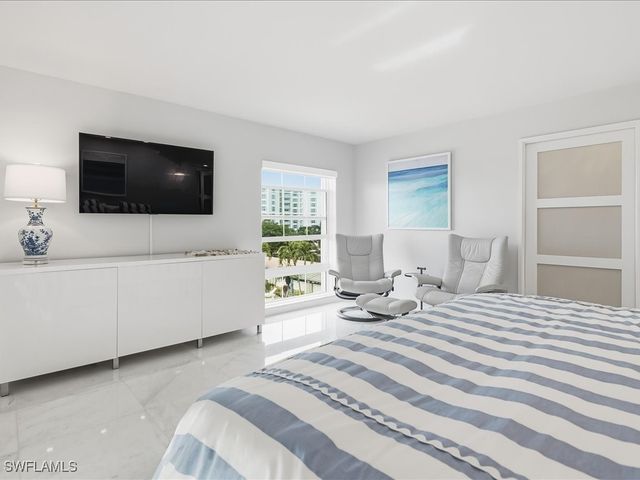 2750 Gulf Shore BLVD N 204, Naples, FL 34103