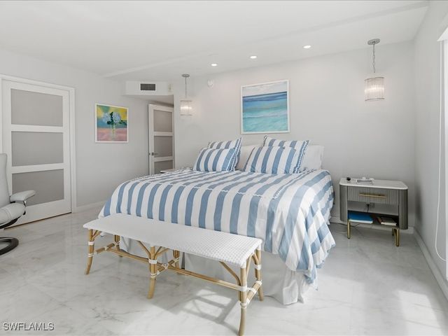 2750 Gulf Shore BLVD N 204, Naples, FL 34103