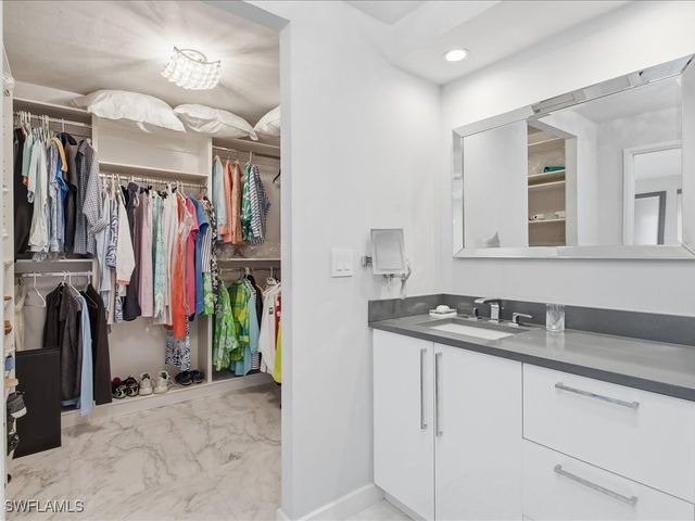 2750 Gulf Shore BLVD N 204, Naples, FL 34103