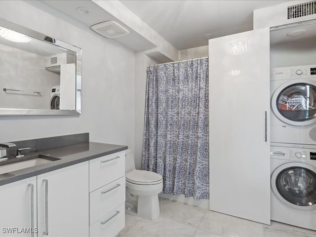 2750 Gulf Shore BLVD N 204, Naples, FL 34103