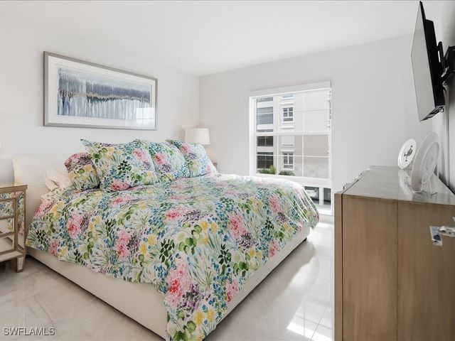 2750 Gulf Shore BLVD N 204, Naples, FL 34103