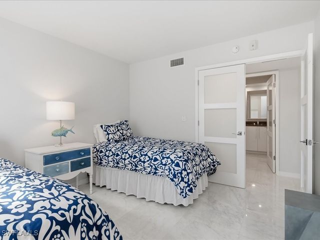 2750 Gulf Shore BLVD N 204, Naples, FL 34103