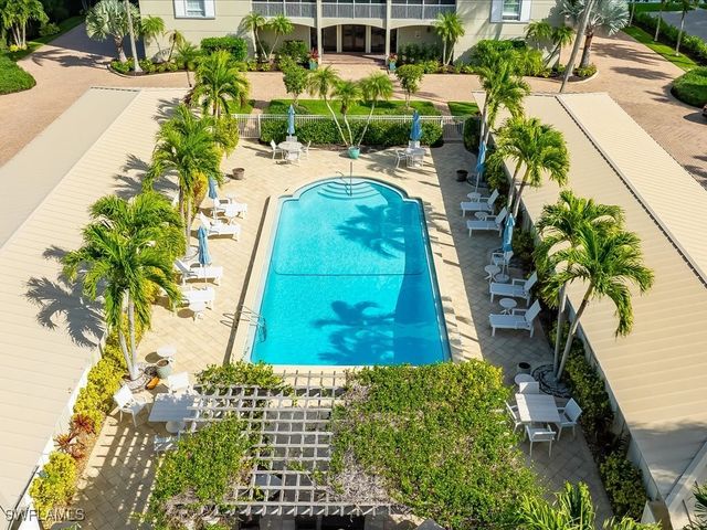 2750 Gulf Shore BLVD N 204, Naples, FL 34103