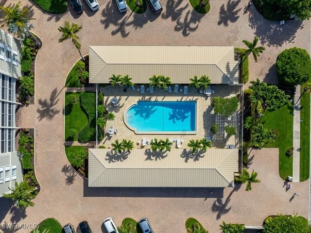 2750 Gulf Shore BLVD N 204, Naples, FL 34103