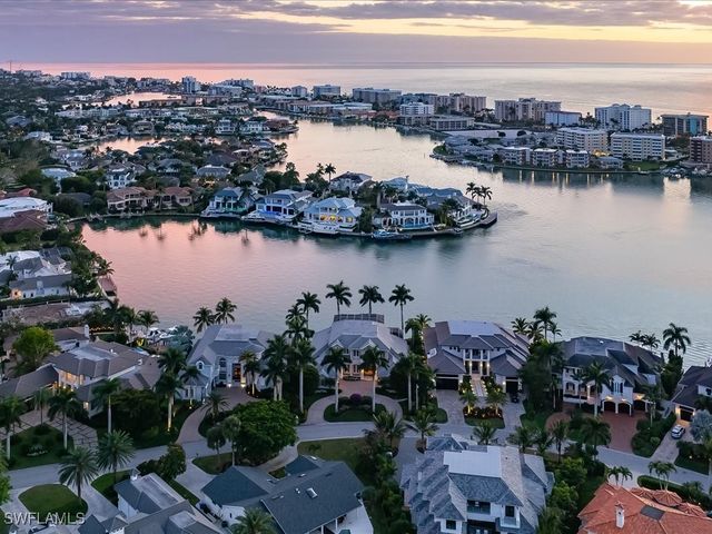 2750 Gulf Shore BLVD N 204, Naples, FL 34103