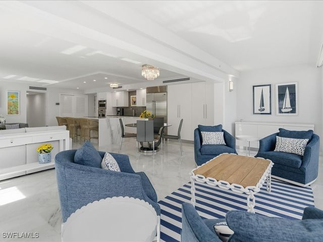 2750 Gulf Shore BLVD N 204, Naples, FL 34103