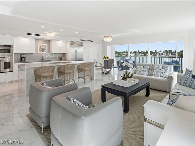 2750 Gulf Shore BLVD N 204, Naples, FL 34103