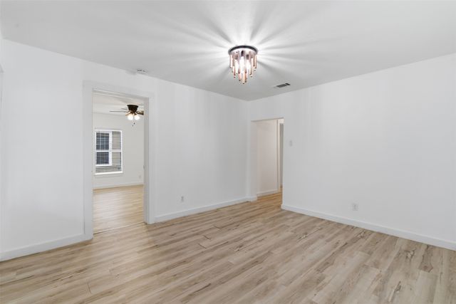 1046 W Collins Street, Denison, TX 75020