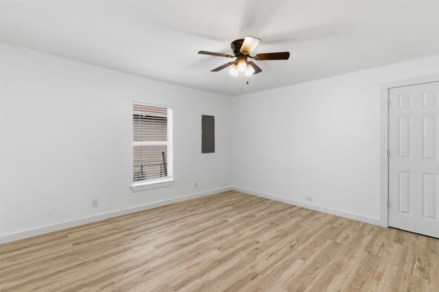 1046 W Collins Street, Denison, TX 75020