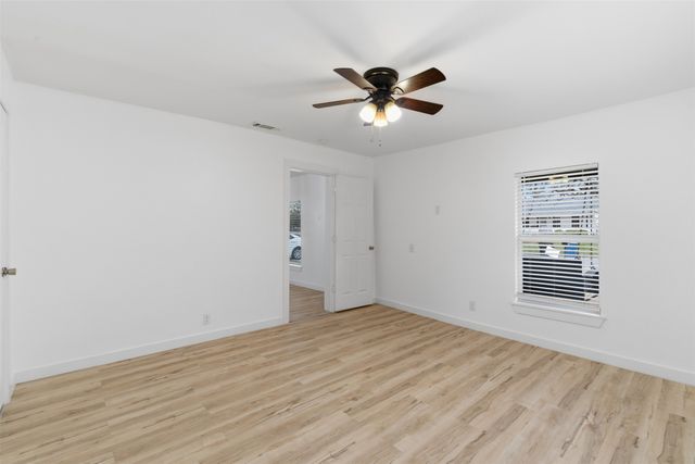 1046 W Collins Street, Denison, TX 75020