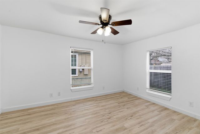 1046 W Collins Street, Denison, TX 75020