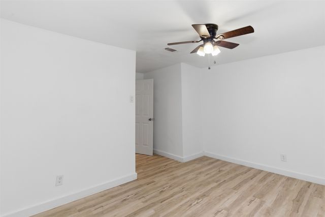 1046 W Collins Street, Denison, TX 75020