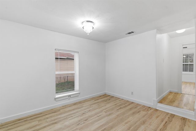 1046 W Collins Street, Denison, TX 75020