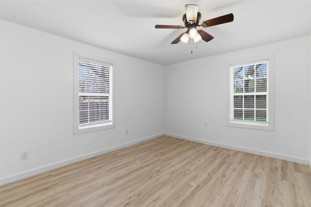 1046 W Collins Street, Denison, TX 75020