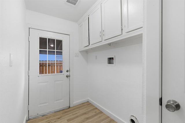 1046 W Collins Street, Denison, TX 75020