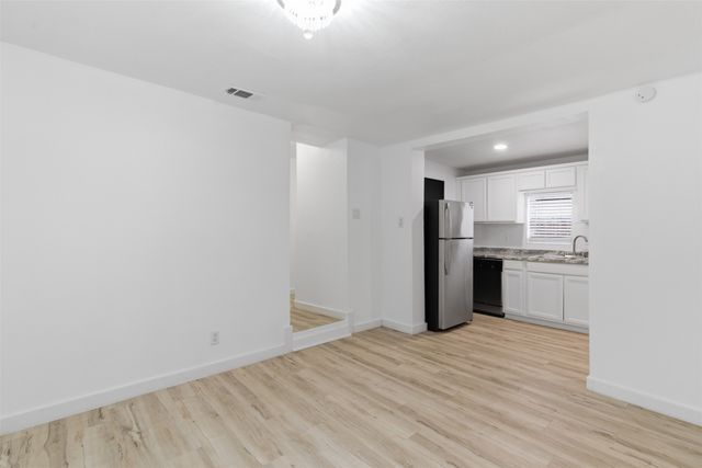 1046 W Collins Street, Denison, TX 75020