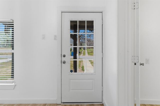 1046 W Collins Street, Denison, TX 75020