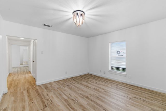 1046 W Collins Street, Denison, TX 75020