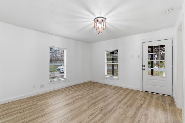 1046 W Collins Street, Denison, TX 75020