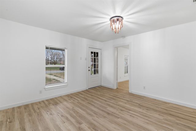 1046 W Collins Street, Denison, TX 75020